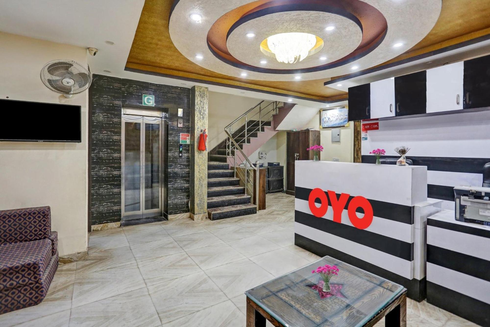 Hotel O Hotel Blue Orchid Új-Delhi Kültér fotó