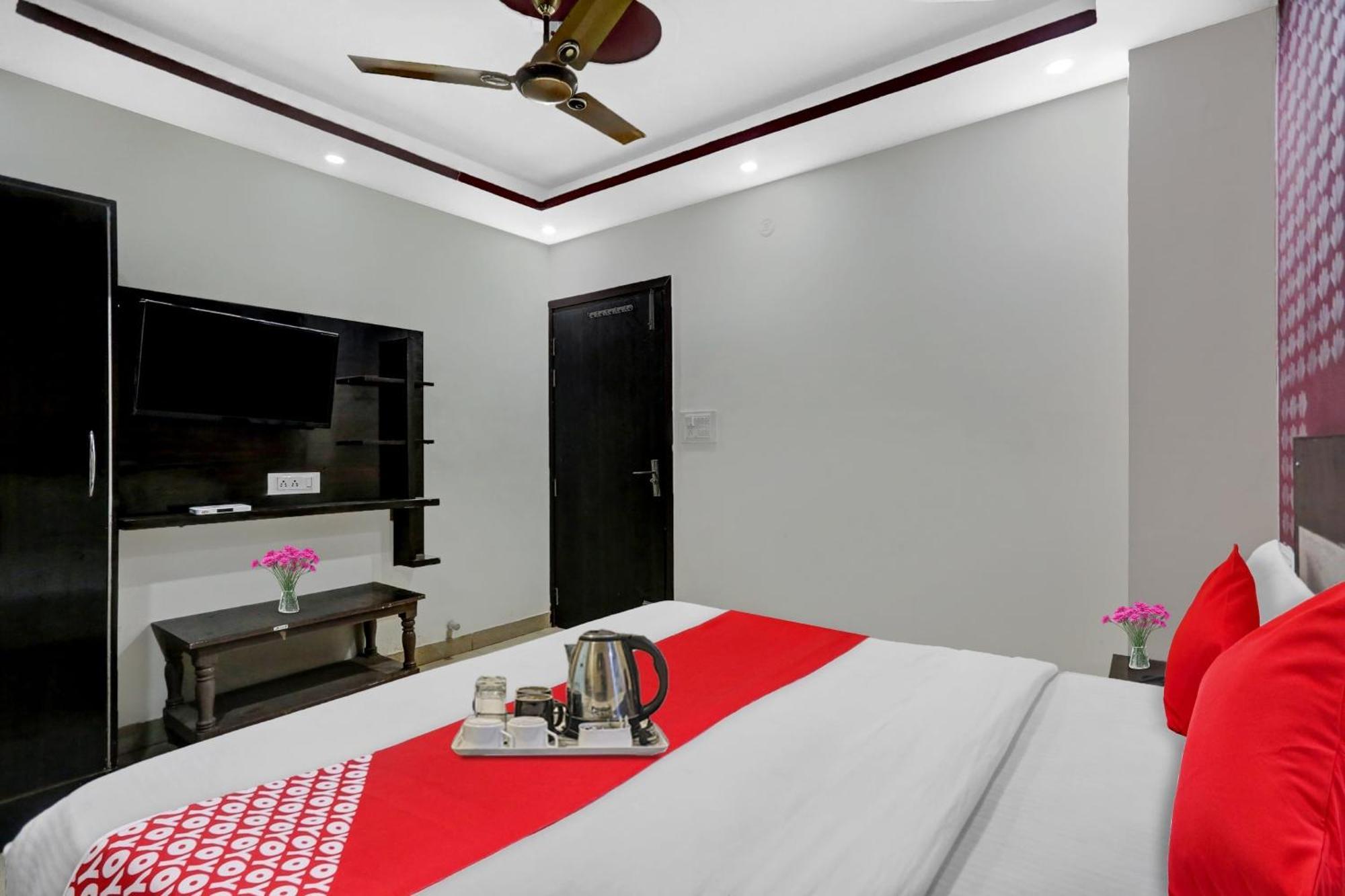Hotel O Hotel Blue Orchid Új-Delhi Kültér fotó