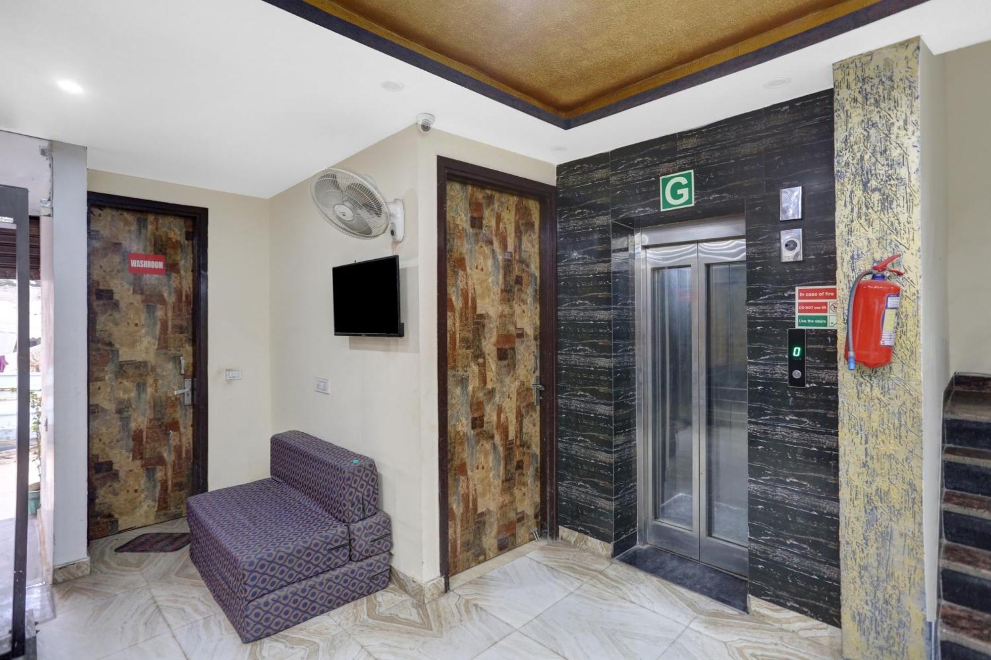 Hotel O Hotel Blue Orchid Új-Delhi Kültér fotó