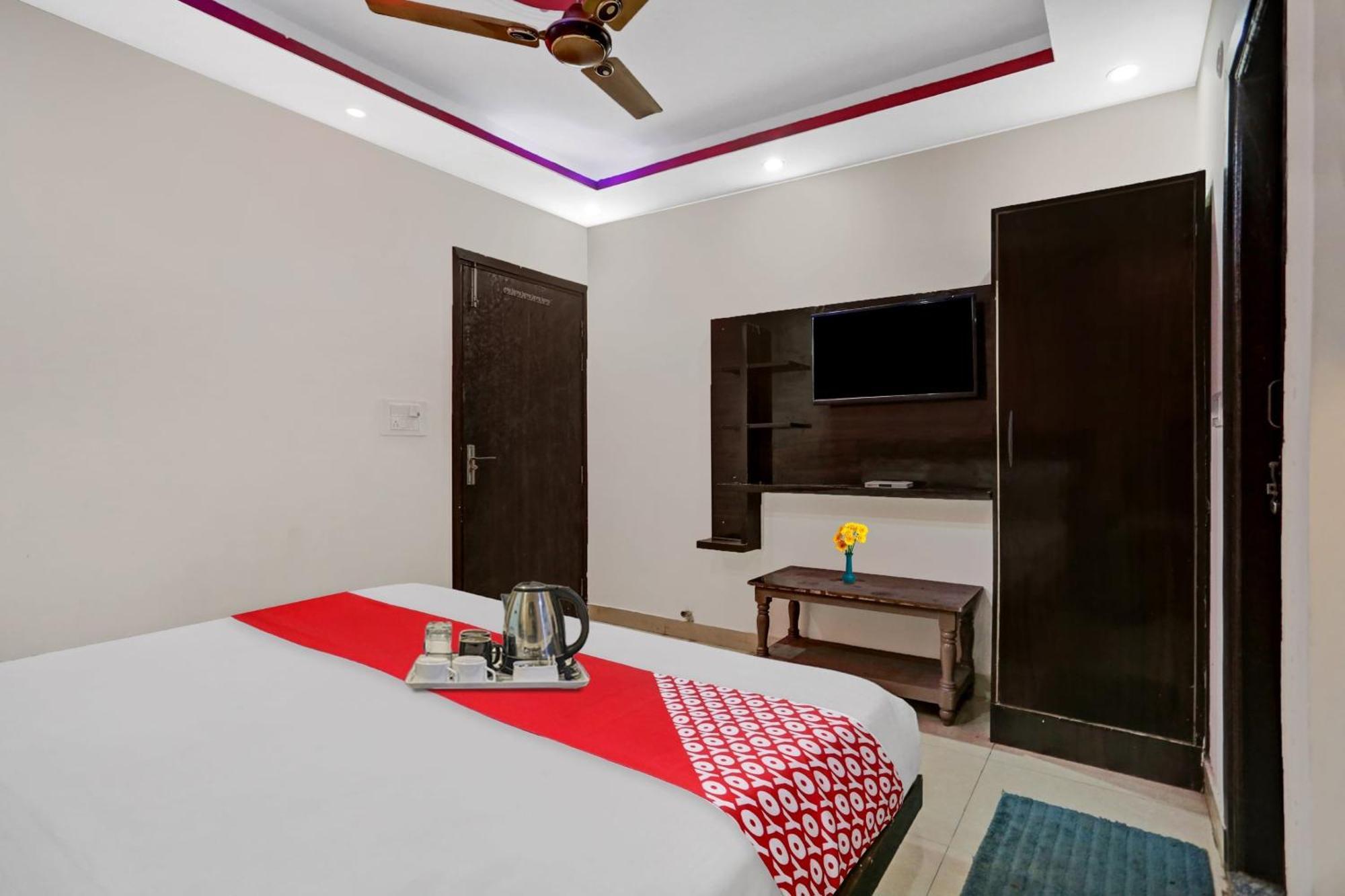Hotel O Hotel Blue Orchid Új-Delhi Kültér fotó