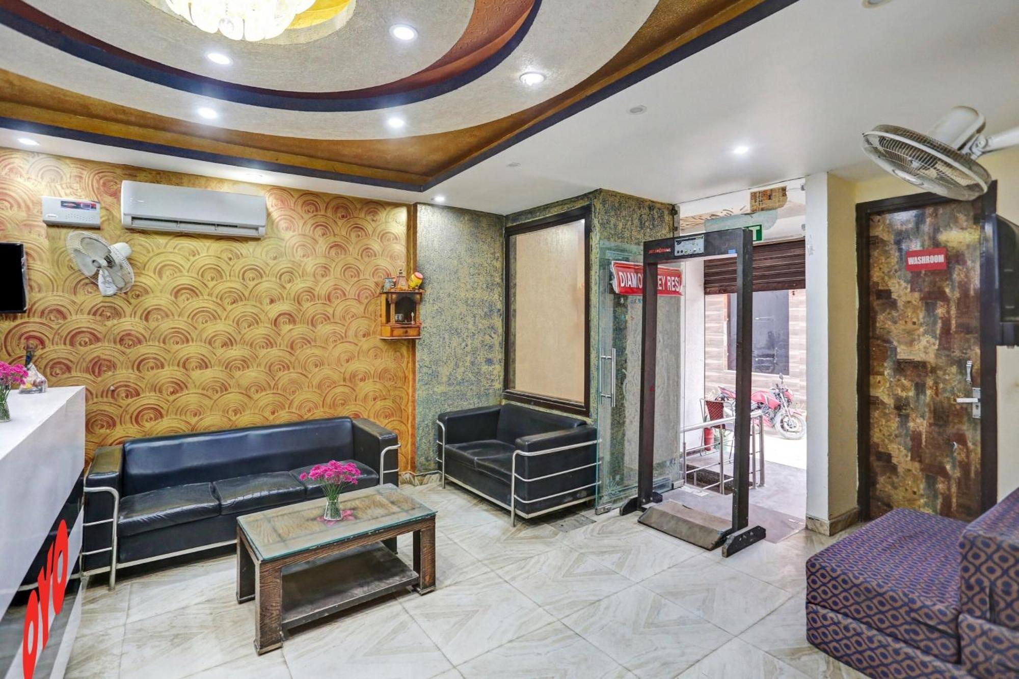 Hotel O Hotel Blue Orchid Új-Delhi Kültér fotó