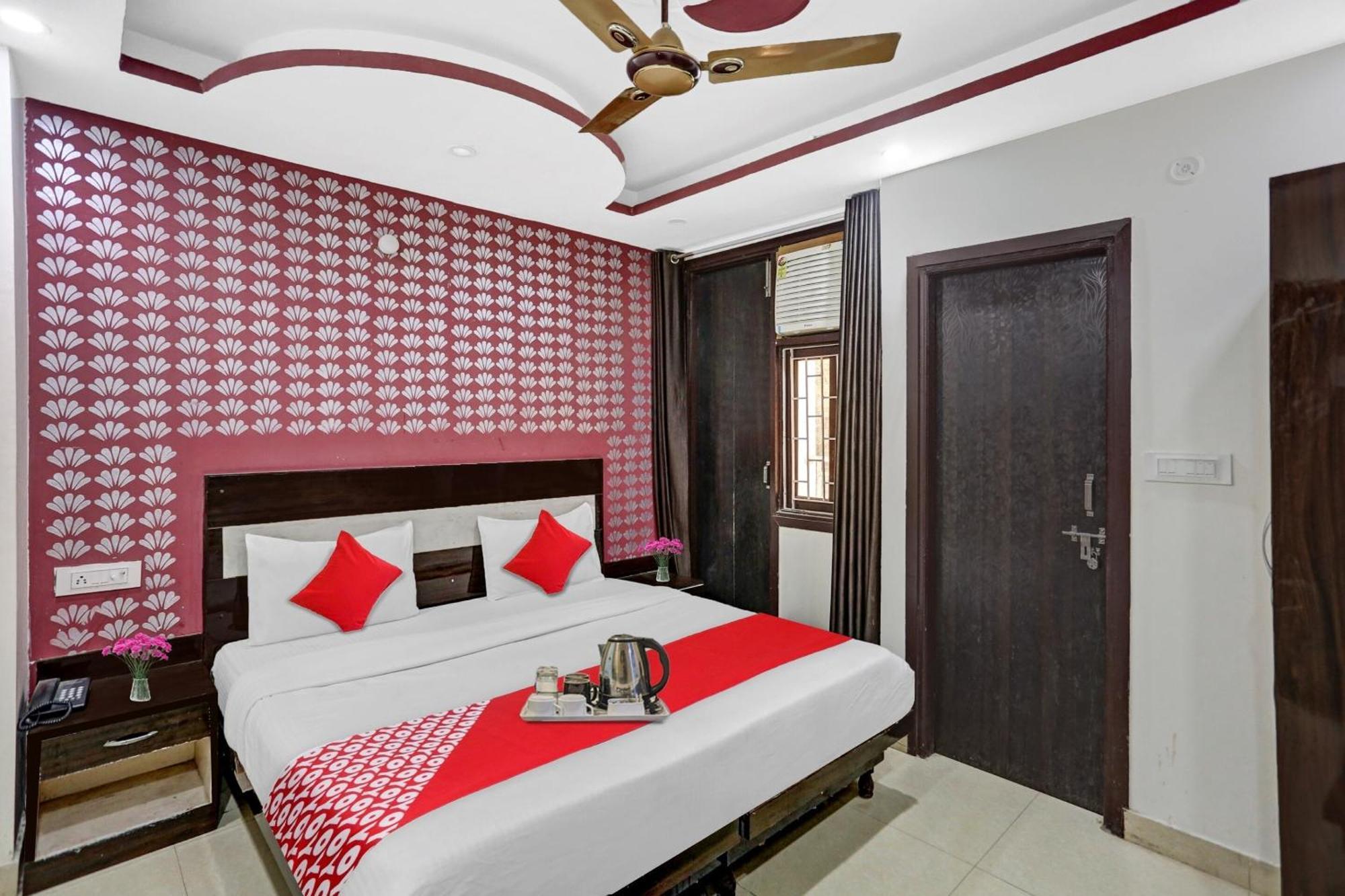 Hotel O Hotel Blue Orchid Új-Delhi Kültér fotó